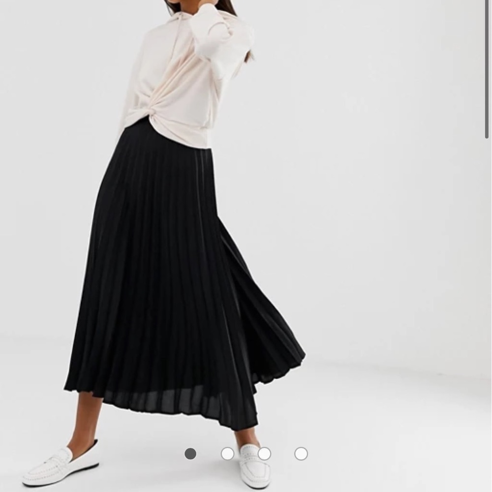 New Look Pleated midi skirt in Black